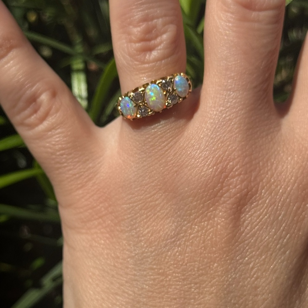🔥 Victorian 18ct Gold Opal & Mine-Cut Diamond Ring Fiery 19th-Century Elegance - Picture 5 of 6